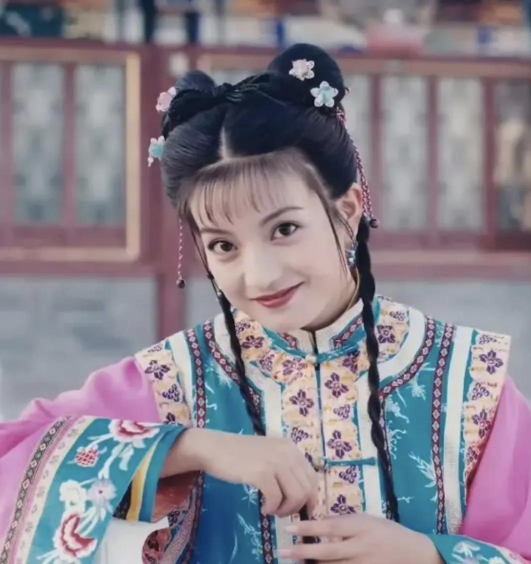 最近，“新老还珠”的争议愈演愈烈。
00后更是被舆论架起来了，与其说是观众之间有