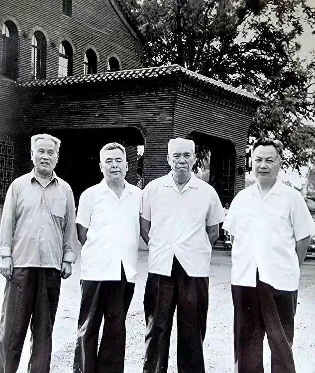 一代名将梁兴初担任过成都军区司令员，在九一三事件后受到了林彪的牵连，被隔离审查。