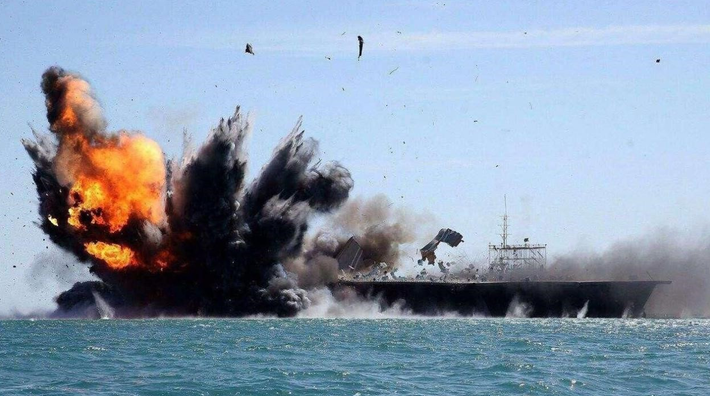 伊朗封锁霍尔木兹海峡，美国军舰被导弹击中！