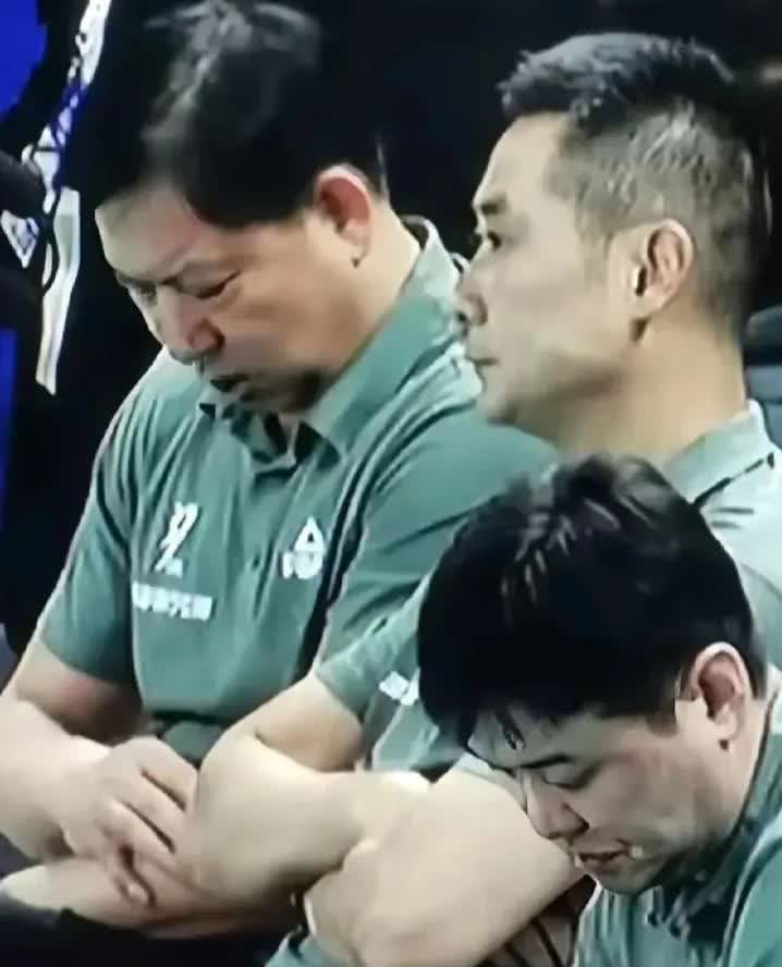 ⭕陈方遇到大难题⭕
天津女排的陈馨彤归队，成年队的二传三选二成了道难题。
老
