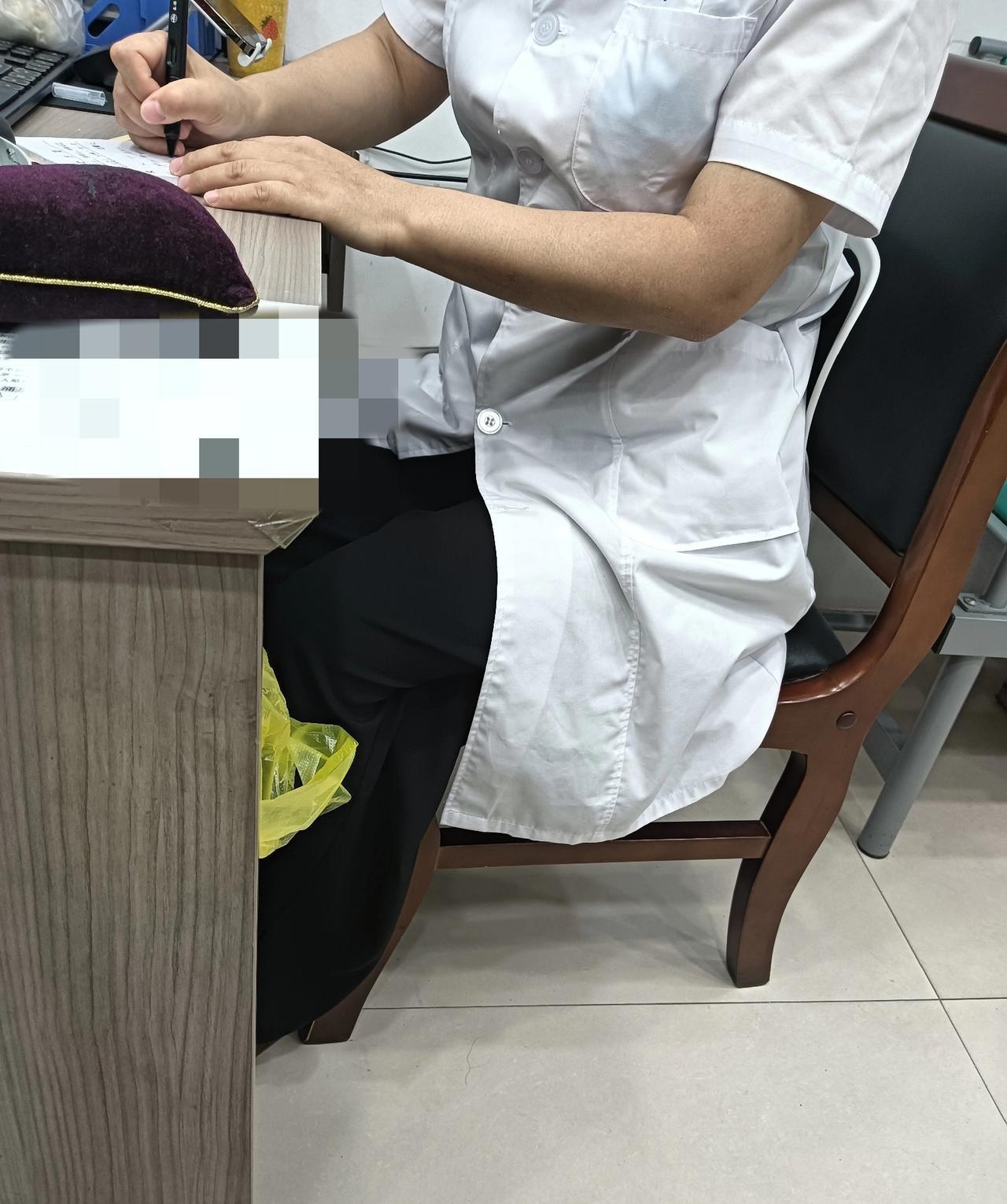 项链卖了，难受的我几乎哭了一夜[流泪]我是多么多么不舍的卖呀[流泪]本来年初的时