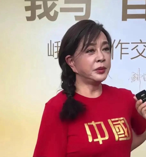 刘晓庆笑对年龄谣言：“74岁？1950年的生日？这都哪跟哪啊！我自己生日都说不清
