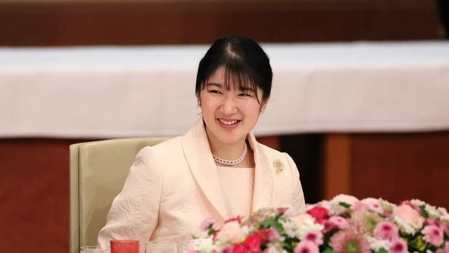 王室热闹欢迎卢拉，雅子气场如老酒，爱子公主萌翻众人