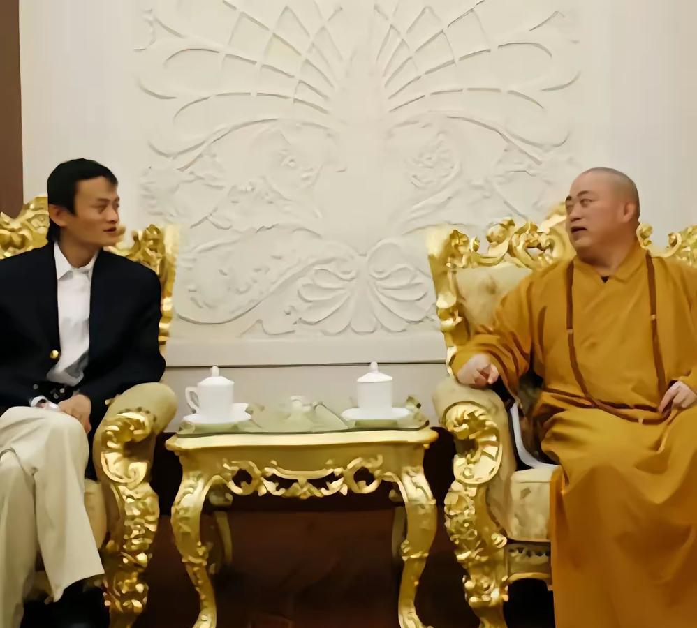 于荣光真是不知趣，去少林寺拜访释永信，人家连一盏茶都没给他准备……
看这个小小的