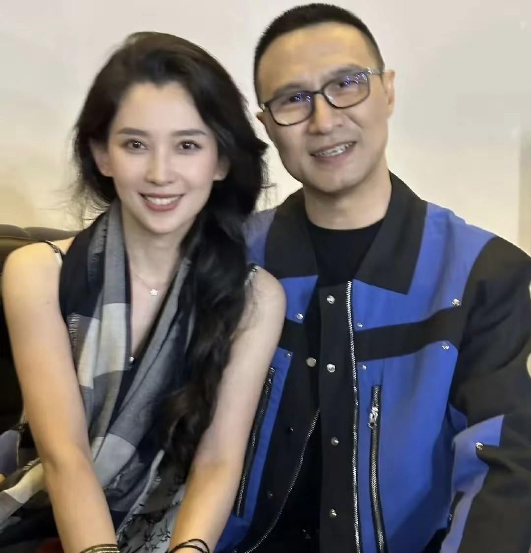 又给汪峰装到了！深夜秀恩爱，把宁静和章子怡都打了脸，只有森林北赢麻！
难怪绯闻出