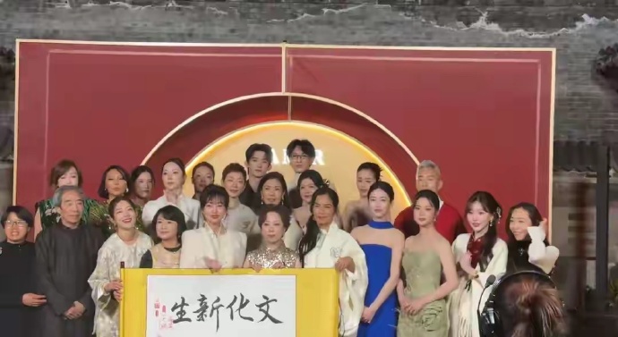 陈妍希颖儿向涵之同框合照，直接美到心巴上！ ​​​