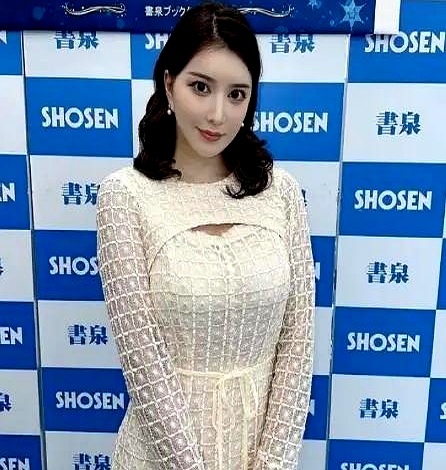 娱乐圈，永远不缺新鲜事。这不，又一个以身材为卖点的女星火了。有人说，这是审美降级