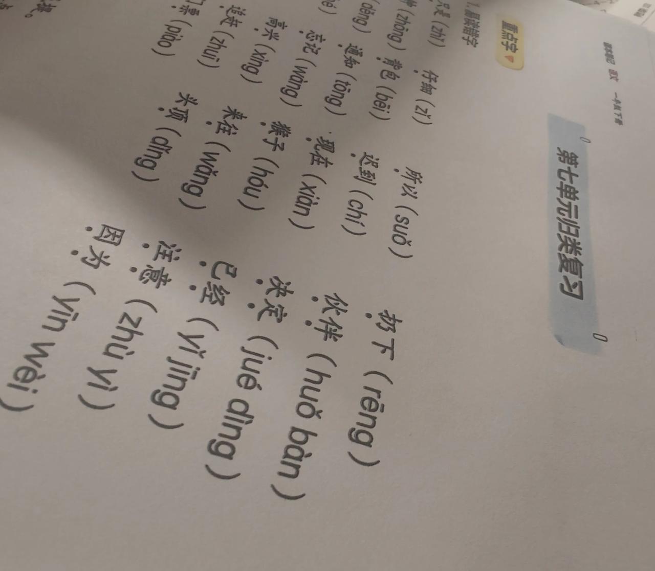 小孩哥，我们开始写作业呗。
他头摇得跟拨浪鼓似的。
“你小子别害我，现在绝不是写