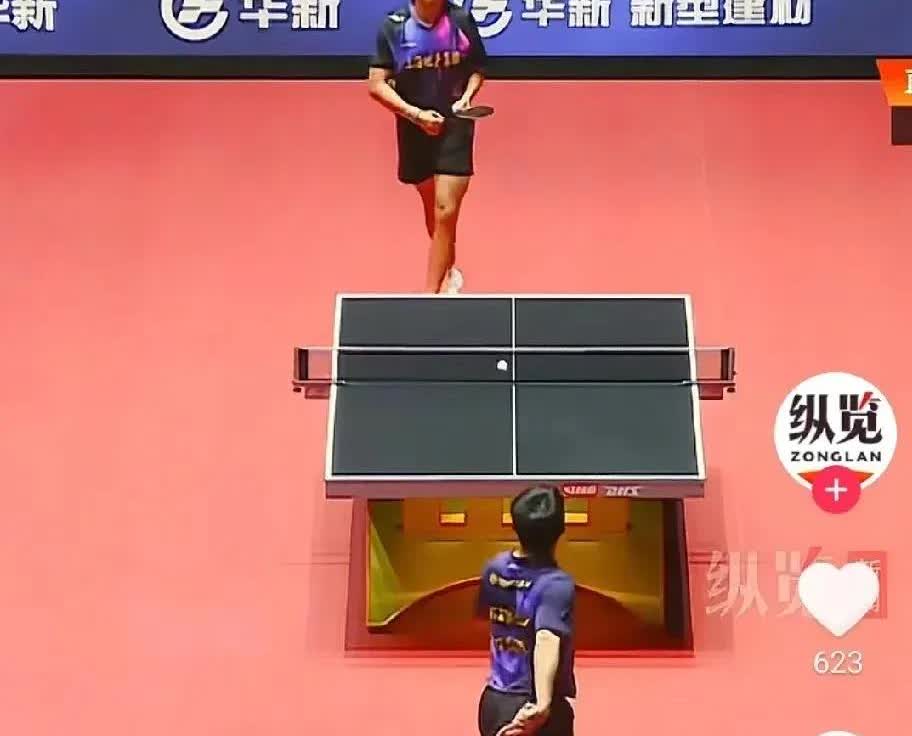 当赵子豪赢了林诗栋：
樊振东：站起来笑着鼓掌👏
许昕：一脸的不可置信！😲