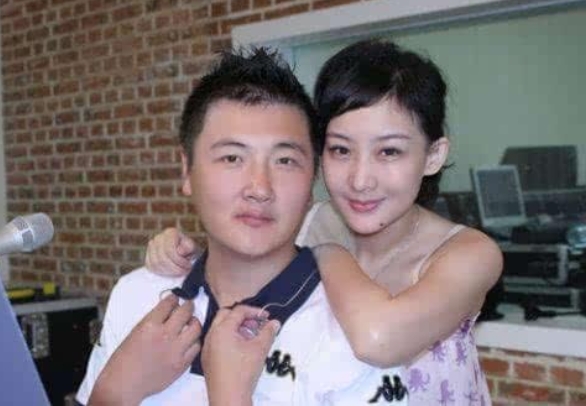 1990年，孙楠爱上歌手辛欣，孙楠坦言说：“我的就是你的，你放弃歌唱吧！”，没想