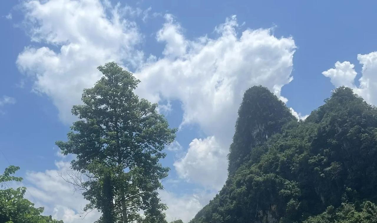 委内瑞拉已经没有当年的反美先锋那么有号召力和吸引眼球了，被美国制裁多年，经济下滑
