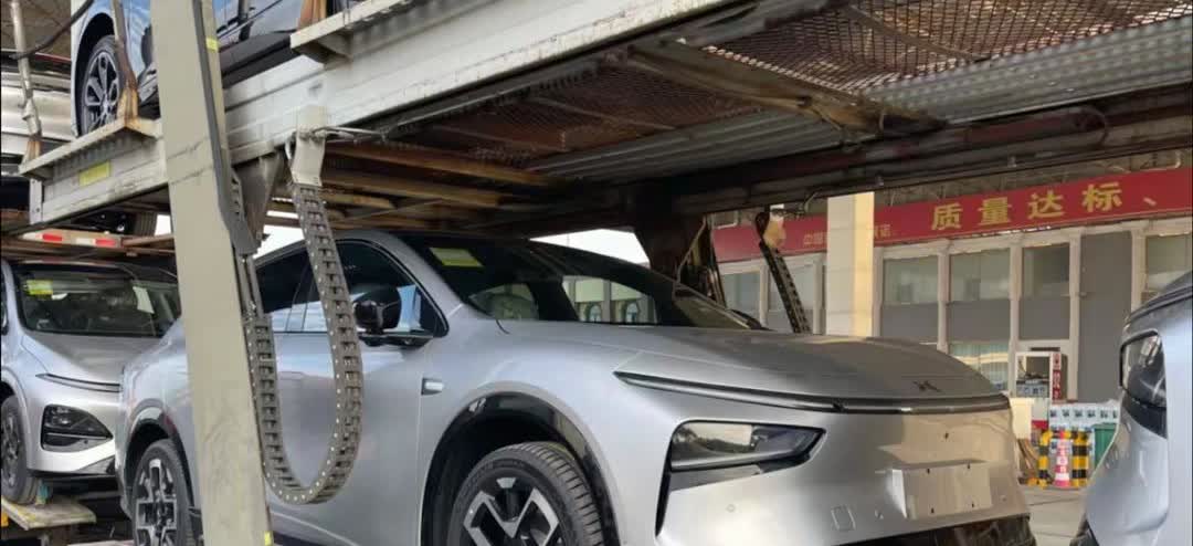 在小鹏跟华为合作的XHUD发布会上，小鹏也正式公开了下一款新车：小鹏G7。
这