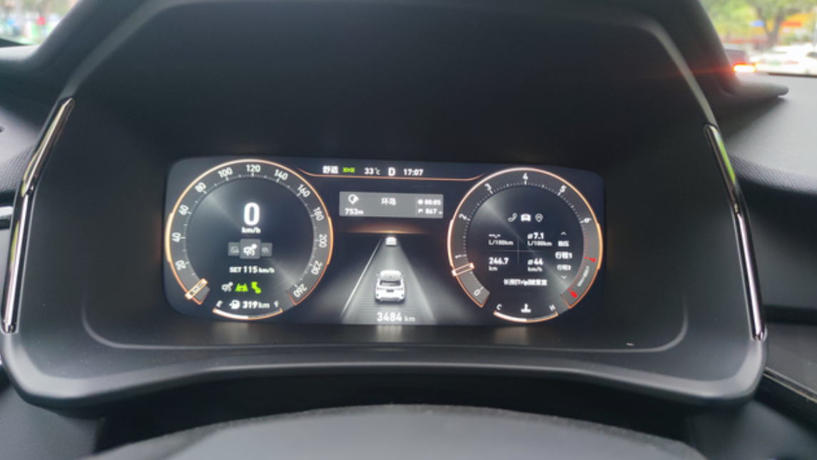 领克06这一点很优秀
23款领克06仪表盘可以看到前后左右有车，甚至离你多远，这