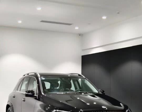 奔驰GLE SUV
梅赛德斯奔驰GLE suv
实力，方可从容演绎
与GL