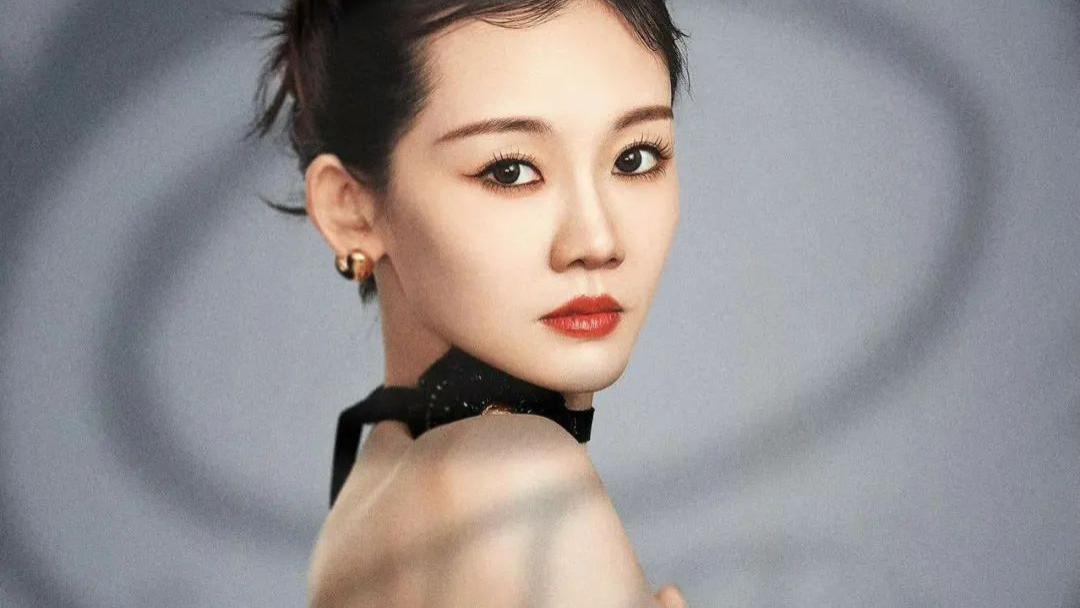 冯小刚曾说“她太能装了，永远都红不了”，看懂没有婚礼、三年三胎“无脑娇妻”苗苗，才知道她敢得罪娱圈大佬的秘密