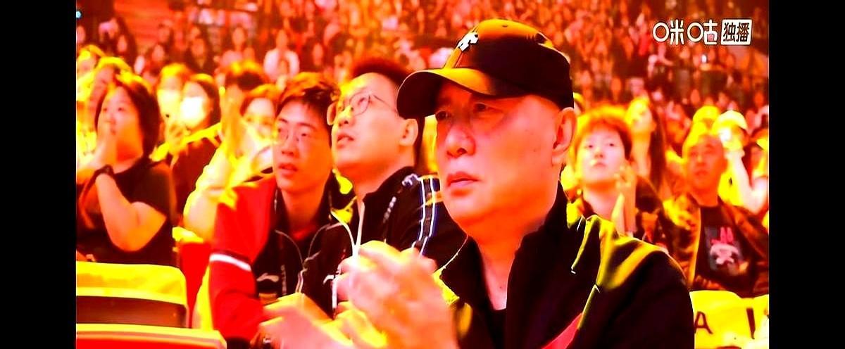 5比11，莎莎差点被打懵！
镜头里她连喘三口大气，甩手那一下不是泄气，是把“轻敌
