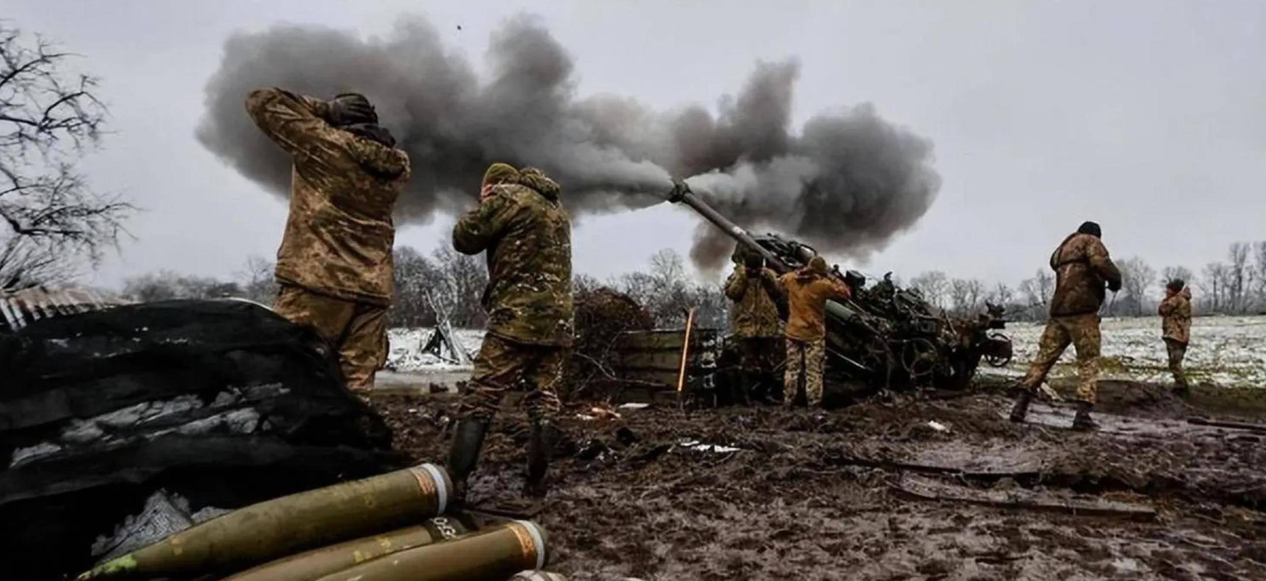 俄乌战争有一个奇葩现象，当北约三十几个国家给乌克兰送飞机，导弹，坦克等武器时，世
