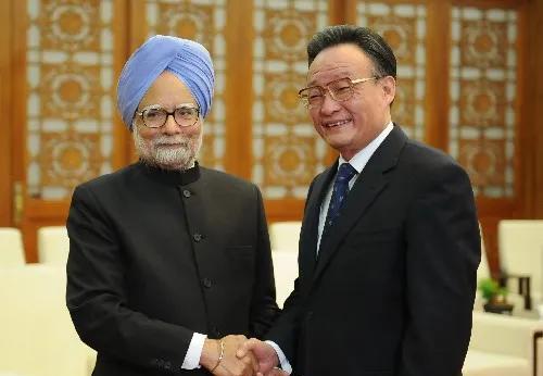 2008年1月15日，吴邦国在北京人民大会堂会见印度总理辛格。他强调说，中印互为
