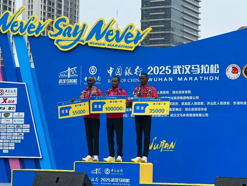 10万美金，72万人民币
马拉松奖金都这么高的吗
从明年开始，我一定要报名

刚