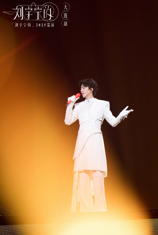 实力唱将空降超级巅峰之夜！辨识度嗓音镇场，舞台感染力拉满，唱跳唠嗑样样行，期待宁