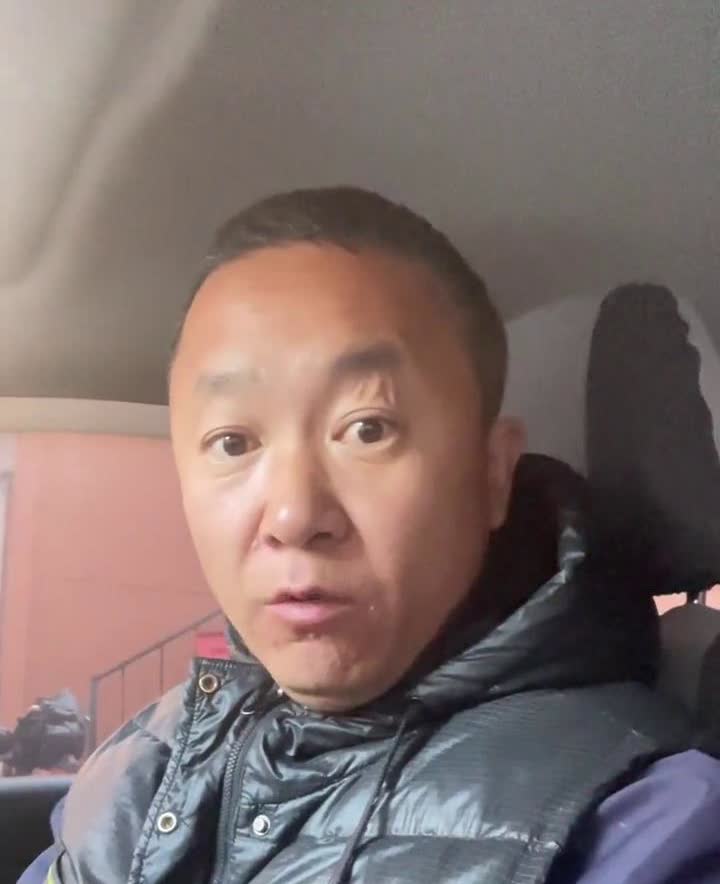 别入坑。
变更车道和超车听语音。
·开转向3秒以后看对应的后视镜，打开转向灯