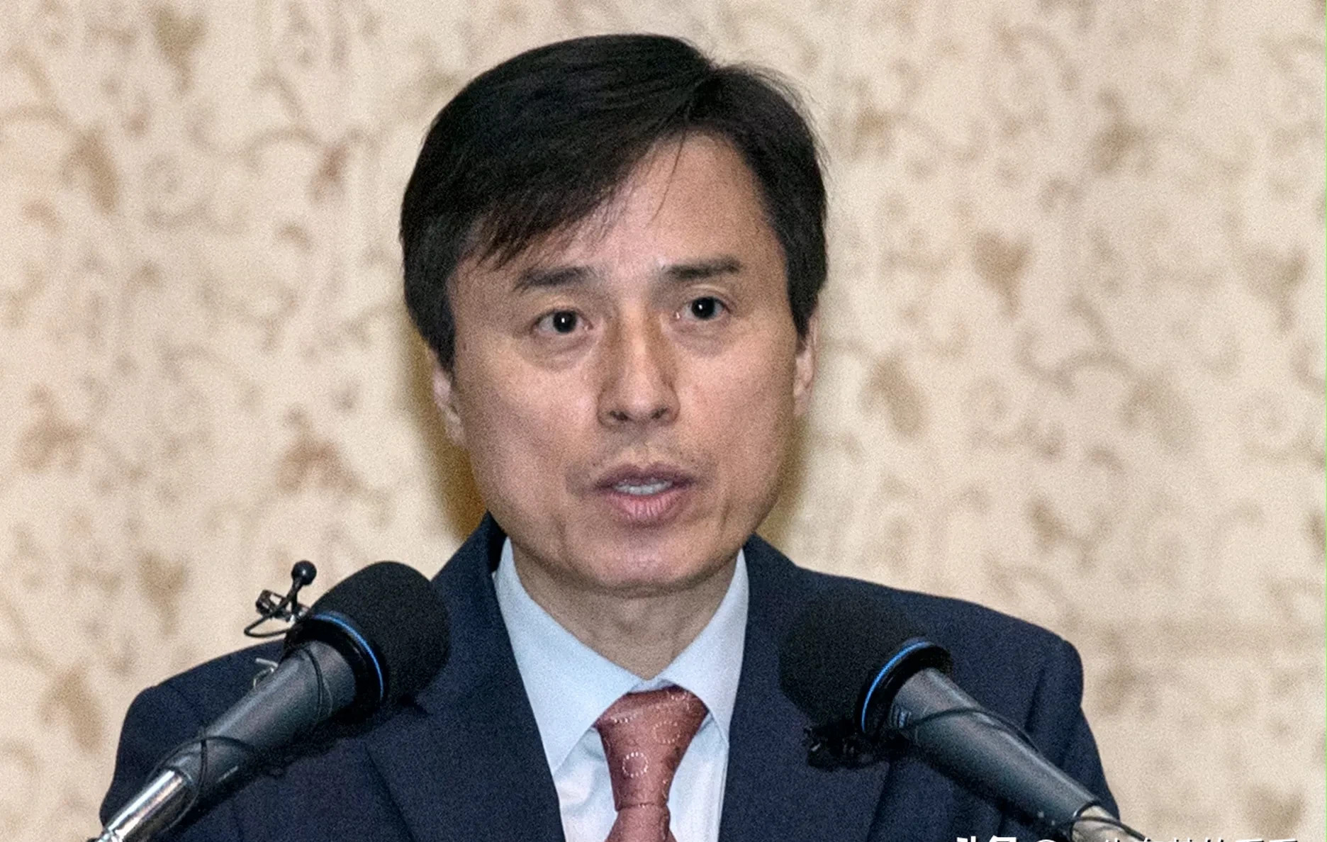 尹锡悦摊上大事了，限期接受调查！











啥？前总统被调查？这瓜也