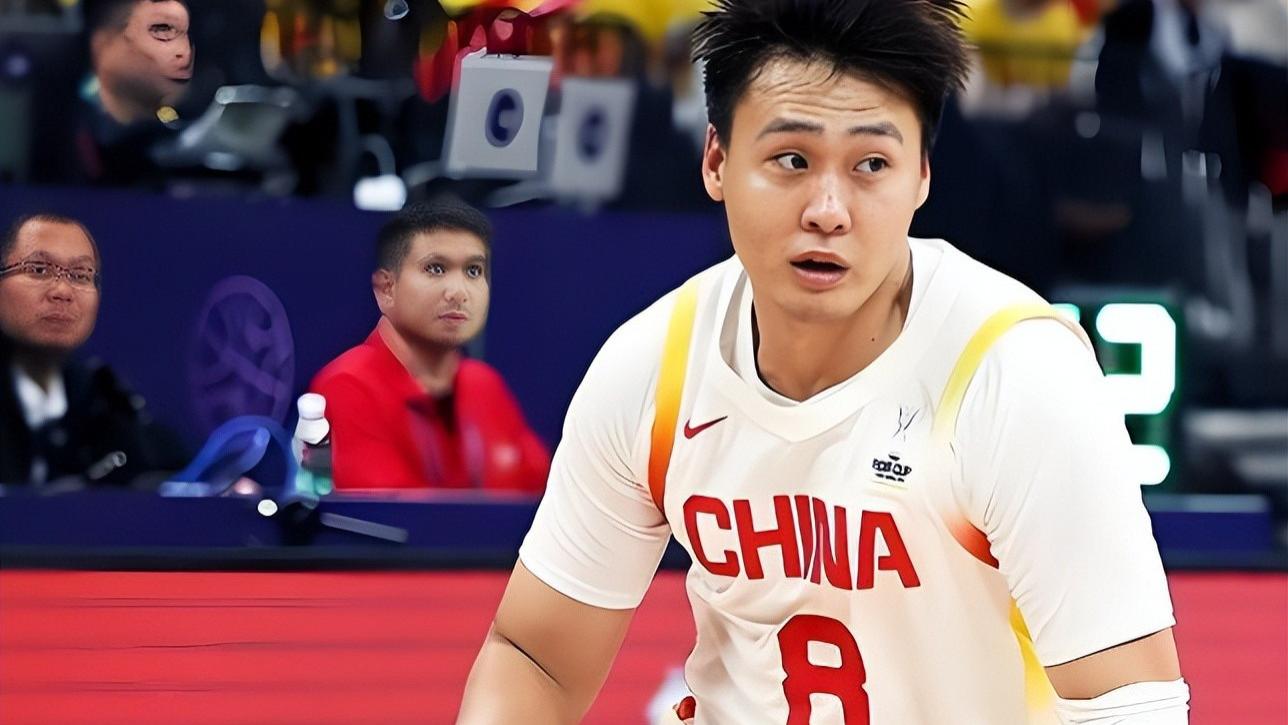 中国男篮大名单公布，队长赵睿竟缺阵，张镇麟复出参赛！