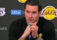 NBA常规赛，湖人92-121不敌雷霆。赛后，湖人主帅雷迪克接受了采访，谈到了谢