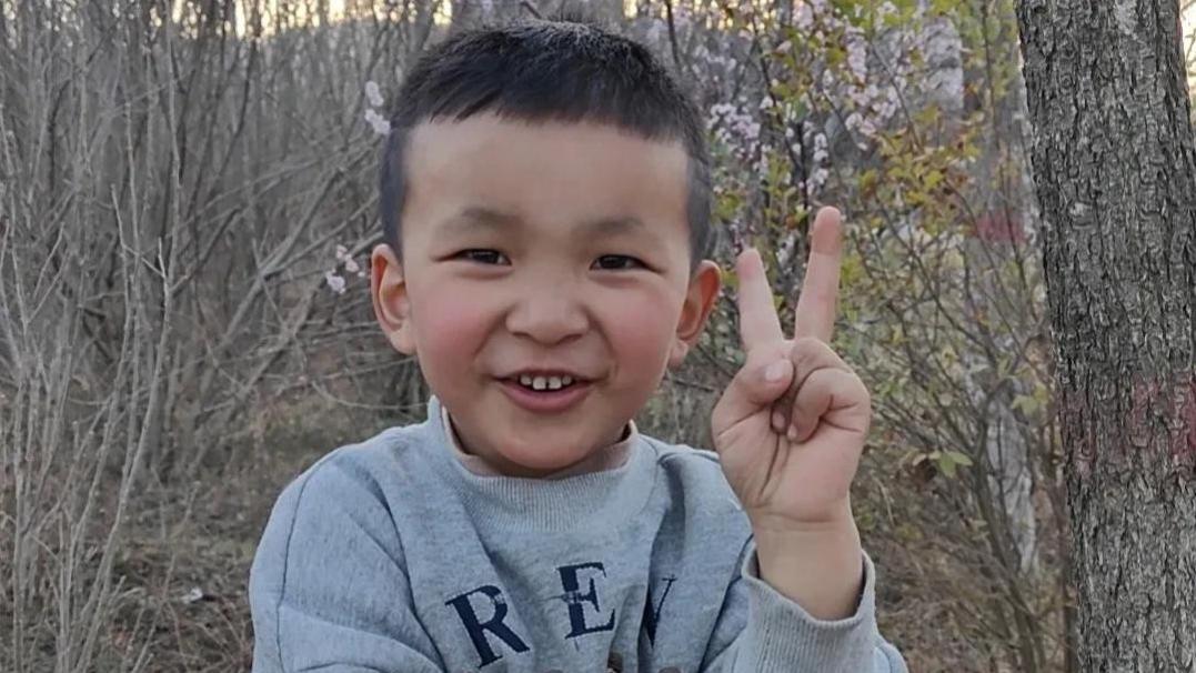 四十岁去幼儿园接儿子，我被保安误认为爷爷