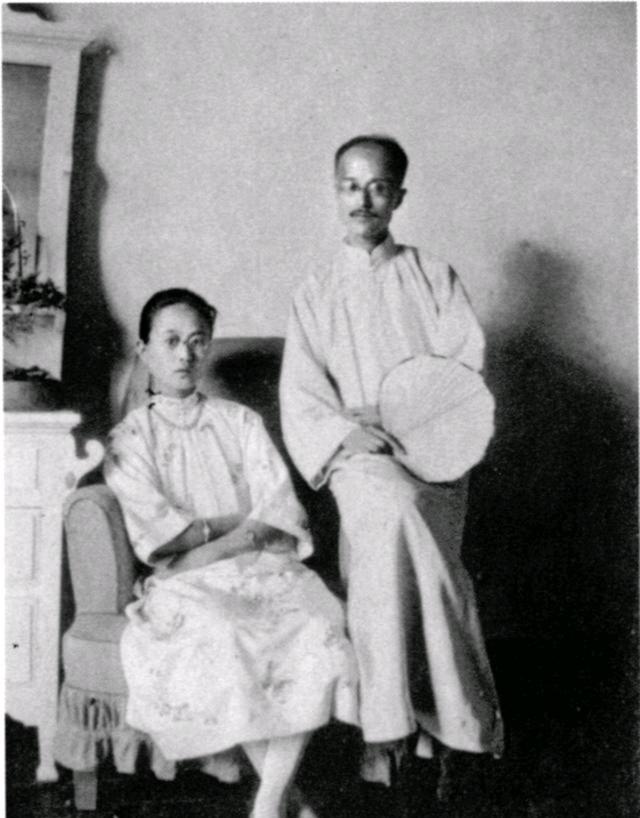 1925年，苏州一座宅子里，一个女人恶狠狠地揪着女孩的长发，“啪啪”两巴掌甩过去