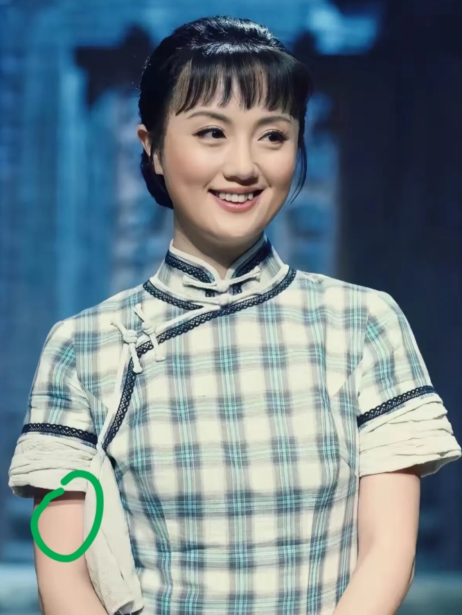 朱媛媛的姐姐说

我们家有三个孩子

媛媛是最小的一个

我们的父母都是普通的工