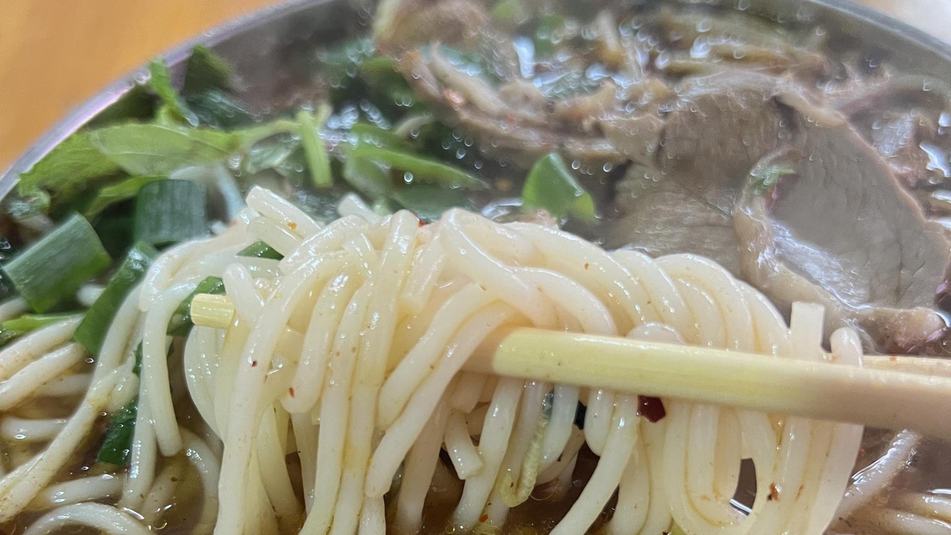 李文亮的羊汤锅：昆明市场里的隐藏“网红”！