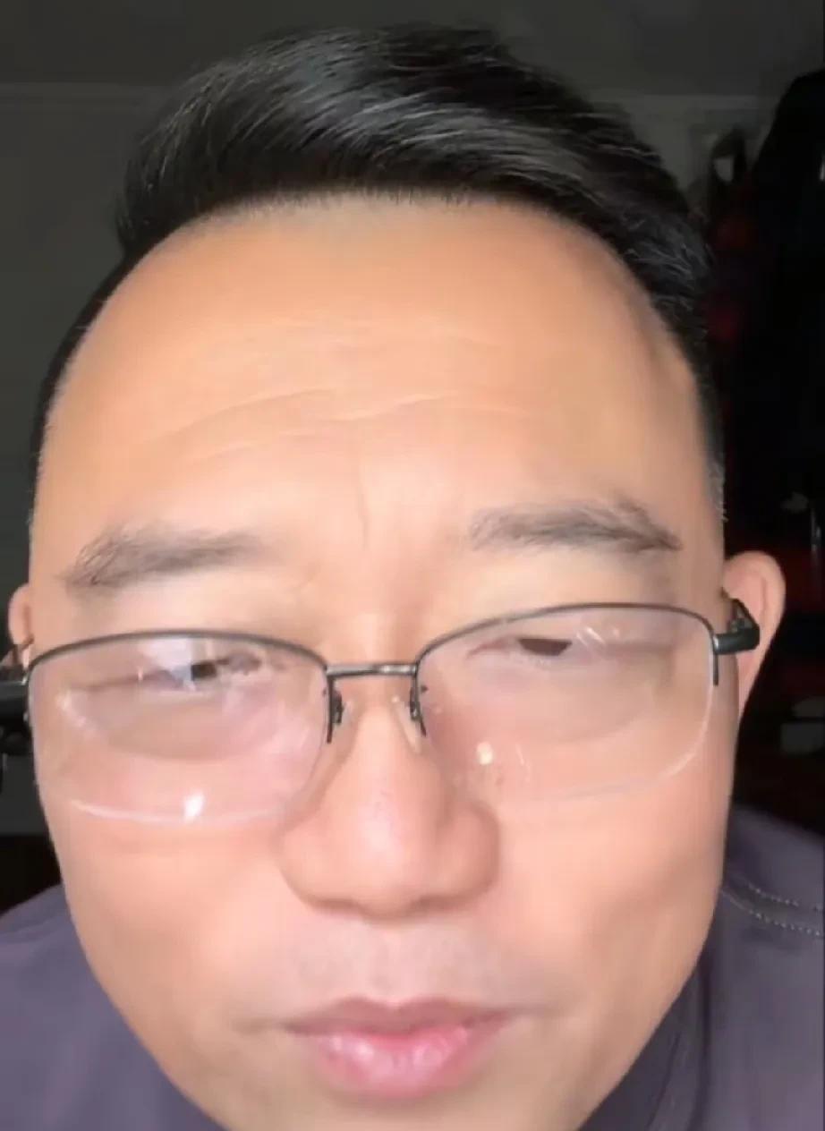 老郑要开展新业务了，看着短剧微剧火爆，用户想看需要一直续费。郑好觉得这个模式不错