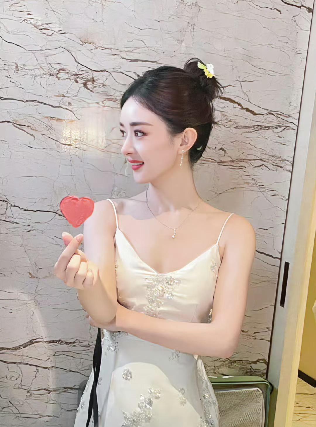 赵丽颖最近都睡不好觉了
如果黄杨钿甜没能经受住考验
那么赵丽颖的经典之作《楚乔传