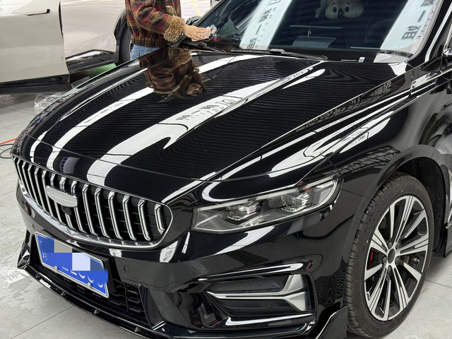 25款星瑞昆仑版
买到还没一个月就去贴的隐形膜花了3千多，下乡树枝挂几下车漆就花