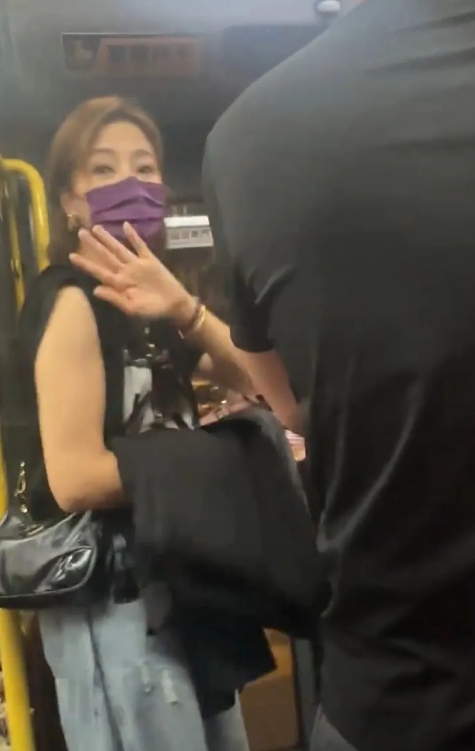 港星真的是很神奇的群体，杨怡也算TVB的当家花旦了吧，咖位真的不低了！可人家看完