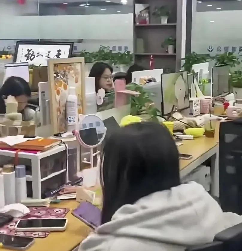 原来员工求职找工作也存在随行就市，此一时彼一时[捂脸]一年前公司通过猎头找到了一