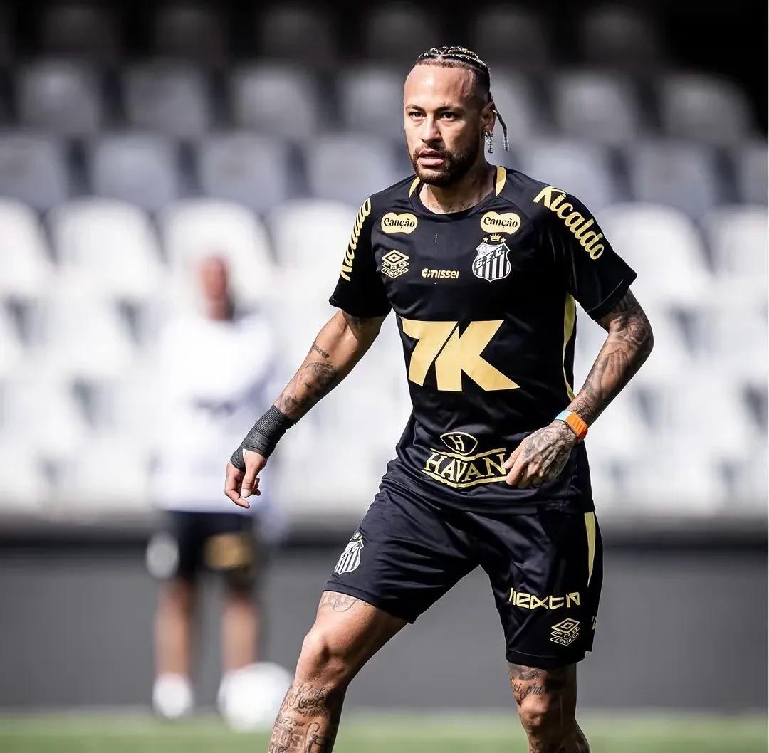 30岁就得和膝盖说再见
两年后连球迷群都进不去
桑顿19岁踢国米首发，25岁连意