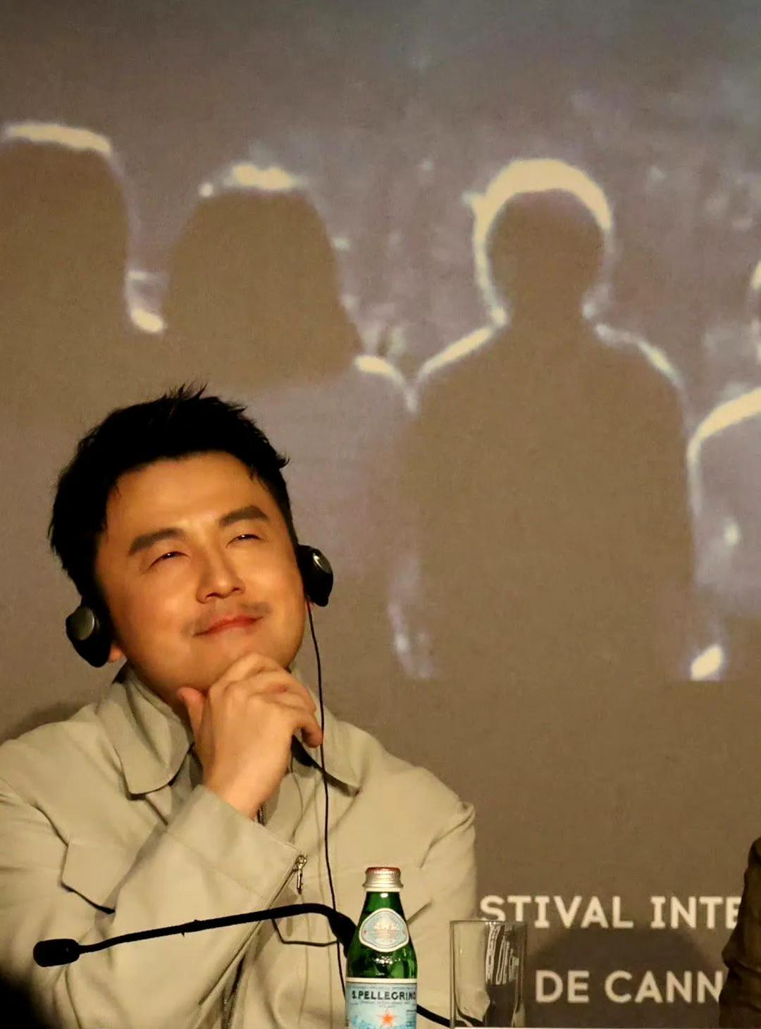 雷大头扑剧黑帖基本都是二胡粉开的，毕竟流量粉撕中生给别人做嫁衣一点好处没有，平白