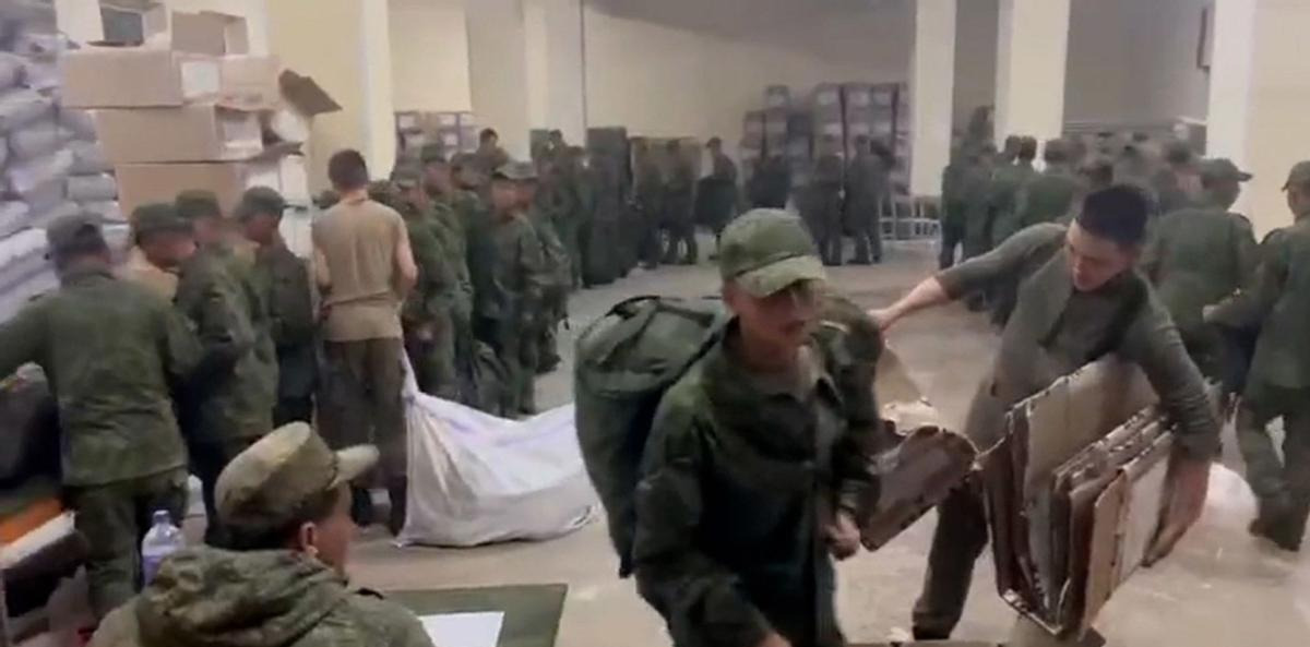朝鲜士兵帮俄军打胜仗











天呐，你敢信吗？朝鲜兵竟然跑去俄罗斯