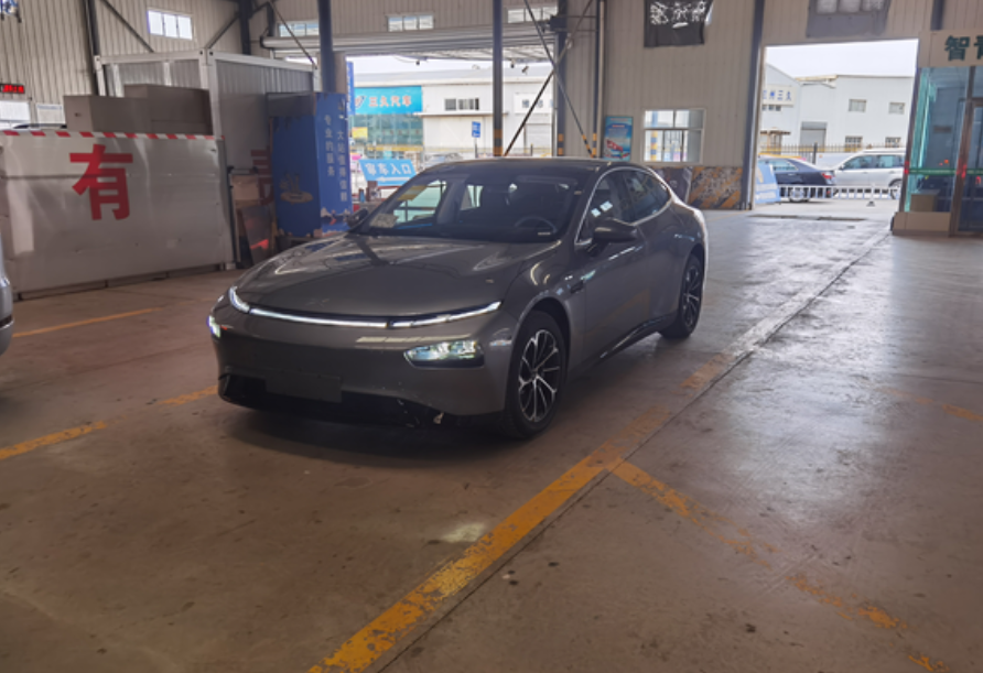 P7提车作业

说下价格吧，坐标甘肃兰州，625E加18存小轮毂，灰色，据说加3