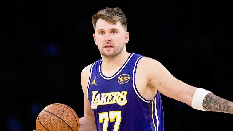 场均35.3分杀疯了！为什么东契奇的得分武器库，让全联盟都头疼