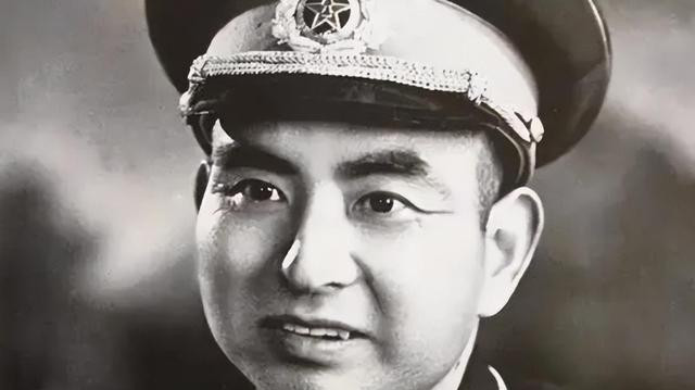 79年杨勇访问英国，英国故意在蛋糕上插国民党旗，杨勇做法很高明