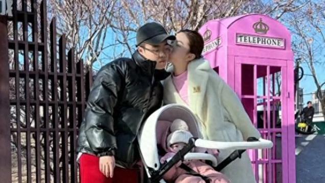 刘能小儿子晒全家福，女儿长得非常可爱漂亮，坐近万元婴儿车