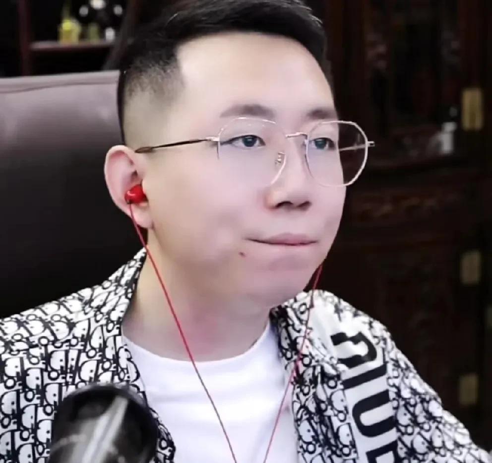 粉丝问王小源：如果T佑找你借5000万，你给吗？