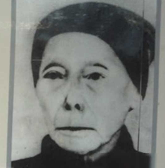 1933年，主席躲进农妇家，谁料在敌人搜查时，农妇却说：“你们要找的人就藏在我家