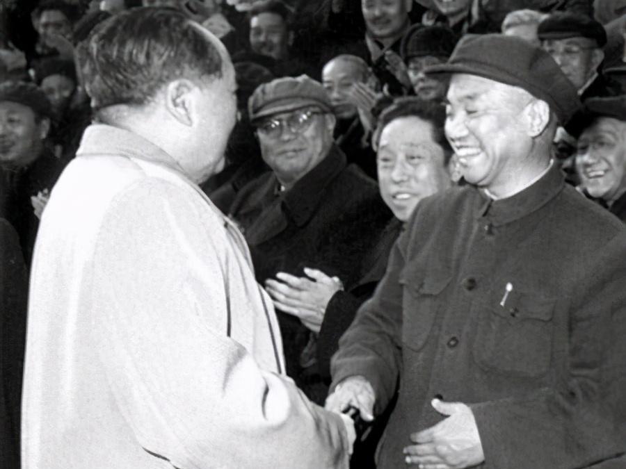 萧克有一次找毛主席解决问题，毛主席说了几句话，让萧克非常羞愧，再也不提了。
那么
