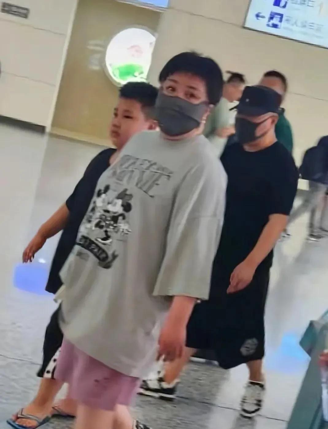 郭德纲的二公子郭汾阳已经胖成了一个小肉球，为什么郭德纲不再让他减肥了？
郭麒麟小
