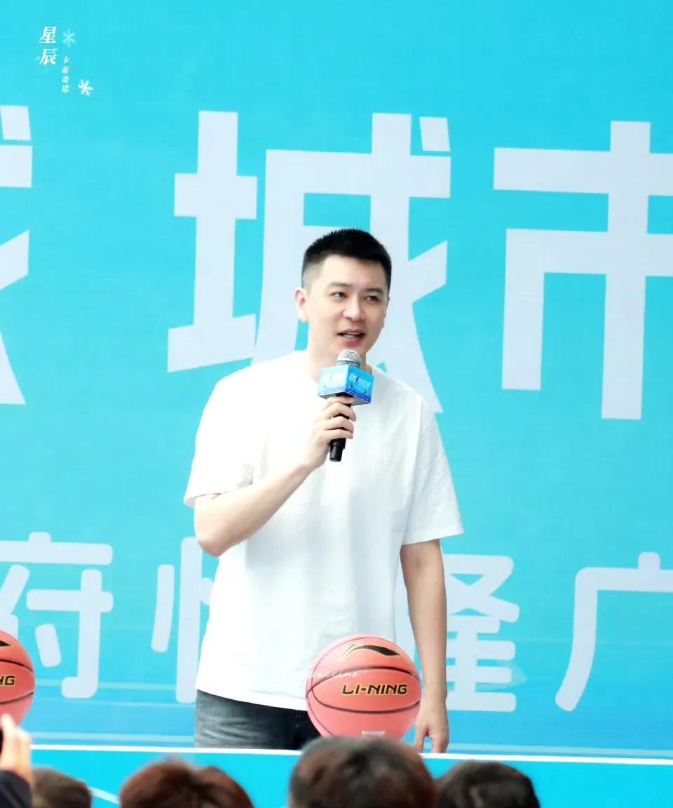 恕我直言！辽宁男篮在休赛期难签“大鱼”！夏天137名球员合同到期
曾凡博：北汽掌