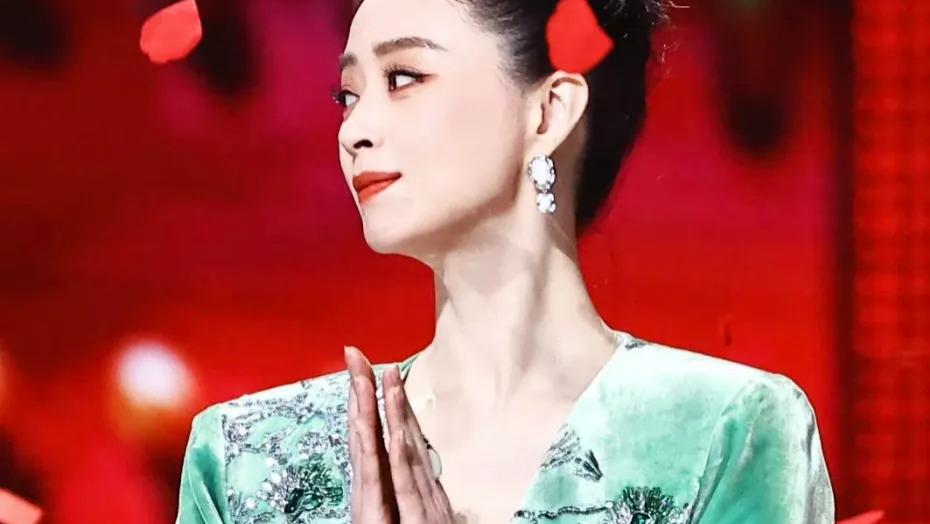 蒋欣的 “低情商” 赢了！曾放话 “扇潜规则者耳光”，今凭实力拿奖惊艳内娱